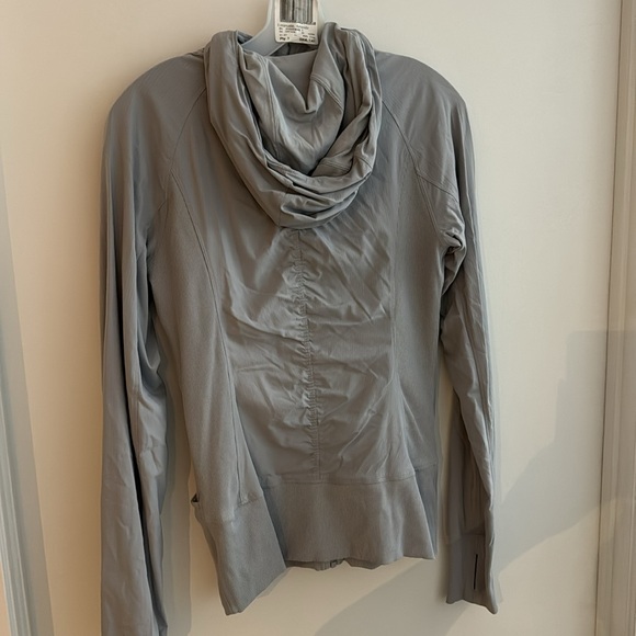 Lululemon Define Jacket from 2018 - Size 8 - Picture 3 of 4